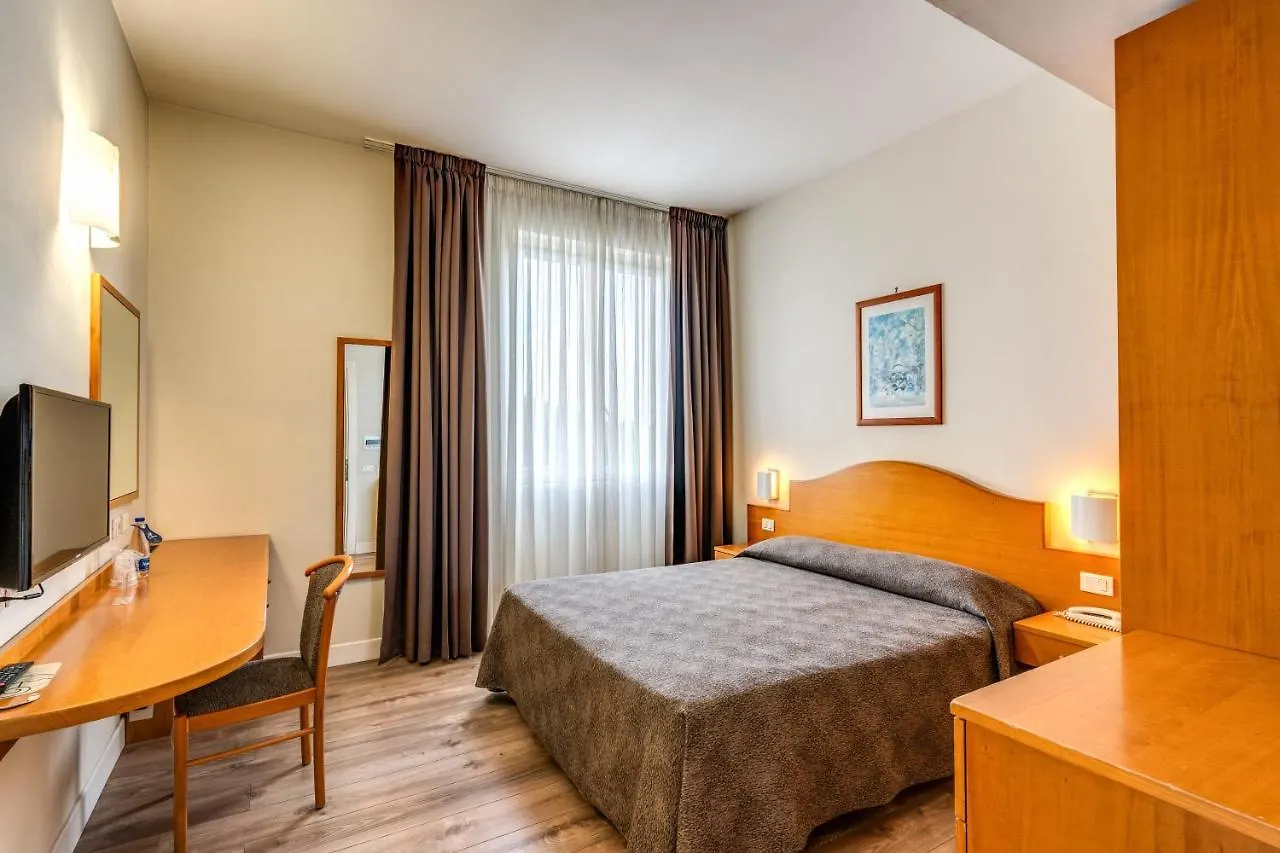 Hotel Isola Sacra Rome Airport Fiumicino 4*,